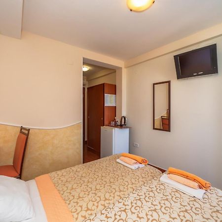 Apartments Pod Lozom With Seaview Petrovac Εξωτερικό φωτογραφία