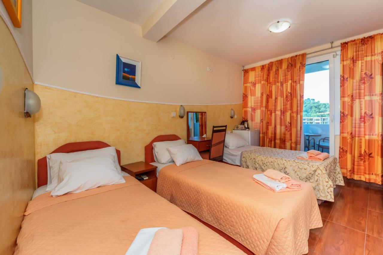 Apartments Pod Lozom With Seaview Petrovac Δωμάτιο φωτογραφία