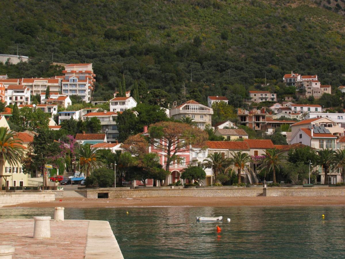 Apartments Pod Lozom With Seaview Petrovac Δωμάτιο φωτογραφία