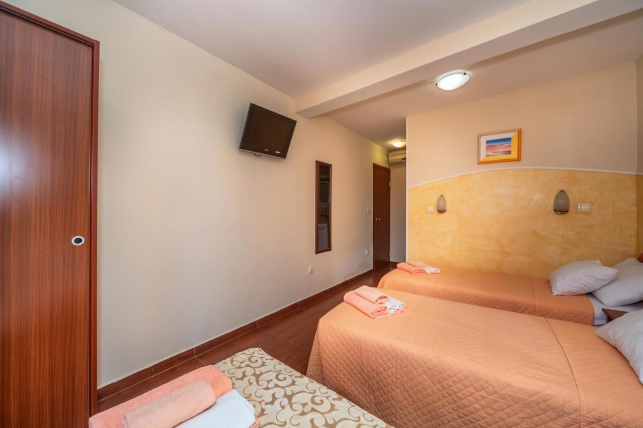 Apartments Pod Lozom With Seaview Petrovac Δωμάτιο φωτογραφία