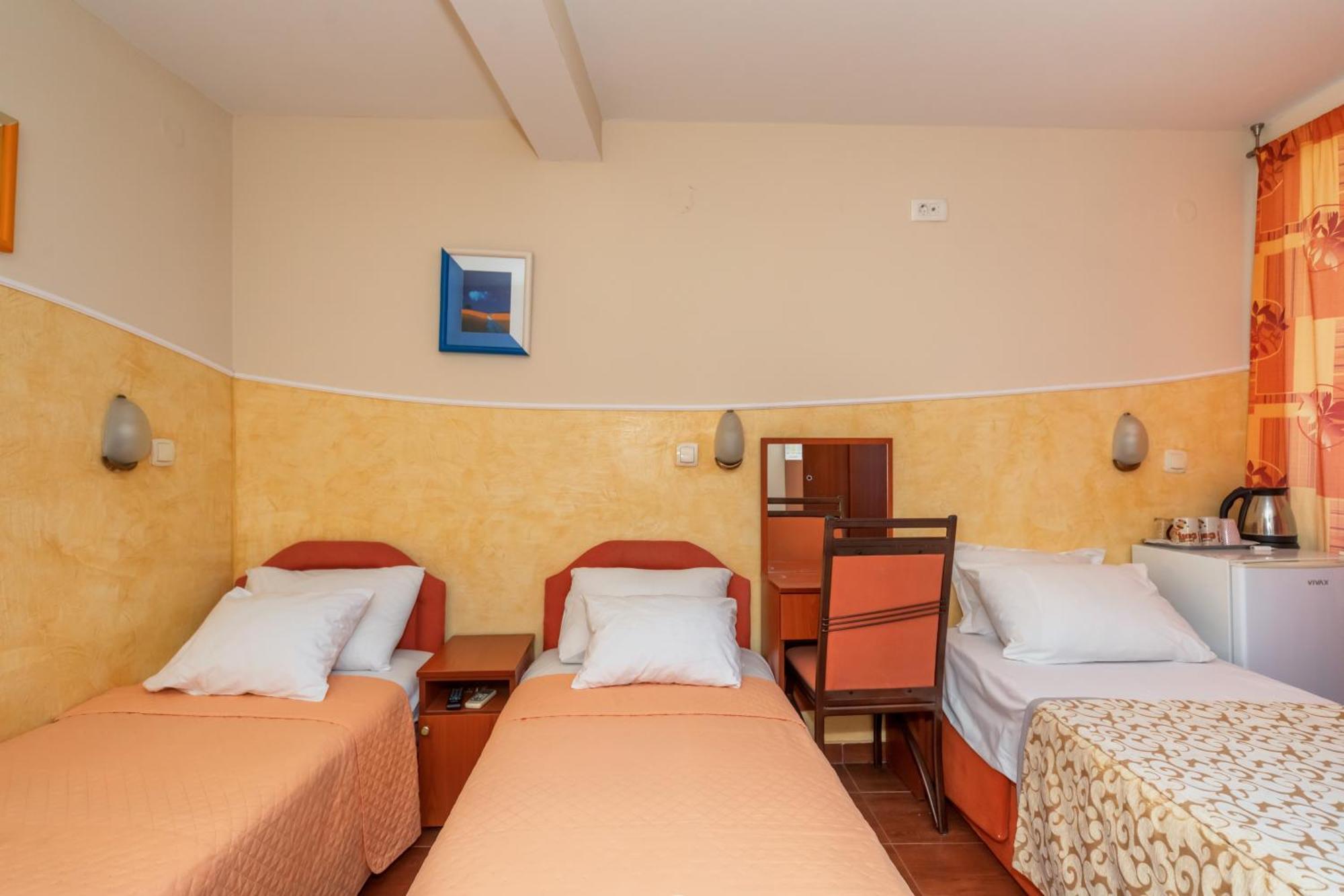 Apartments Pod Lozom With Seaview Petrovac Δωμάτιο φωτογραφία
